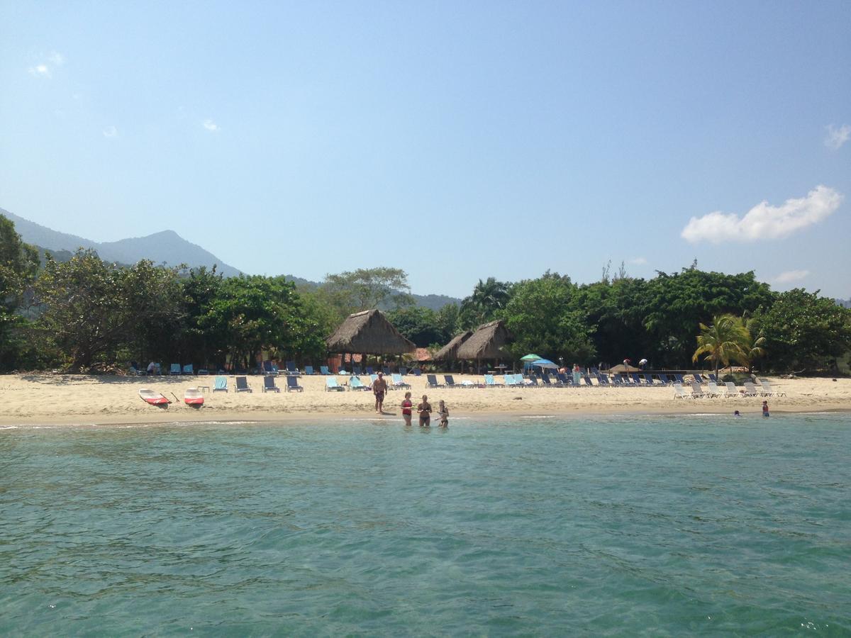 Tranquility Bay Beach Retreat トルヒーヨ エクステリア 写真
